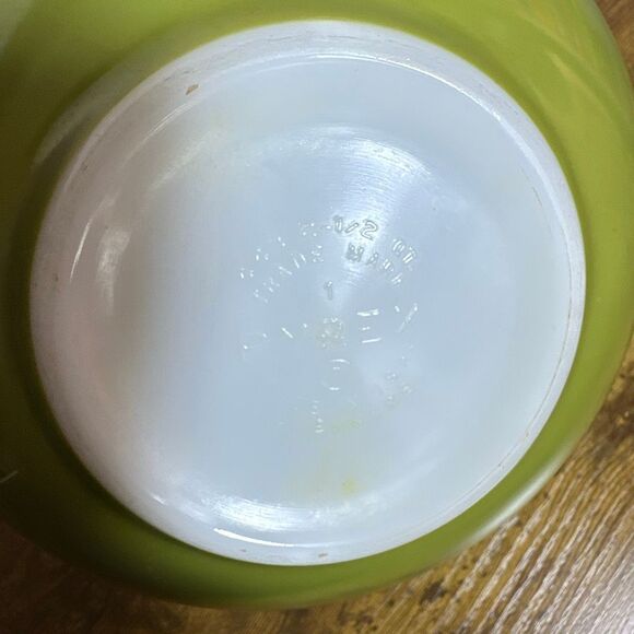 Pyrex Verde Green Cinderella Nesting Mixing Bowls Set of 3 Bowls 441, 443, 444 - Picture 6 of 12